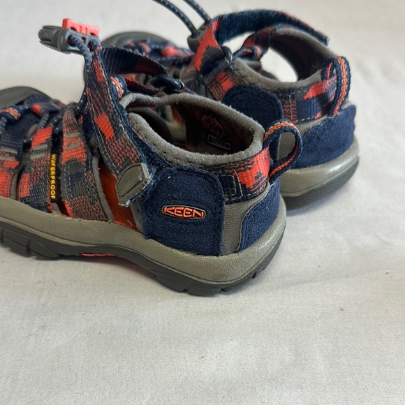 Keen Red and Blue Sandals with Quick-Lace System - Picture 3 of 5